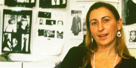 il nome della stilista a capo dell'impero prada|La biografia di Miuccia Prada, amore al servizio dell’eleganza.